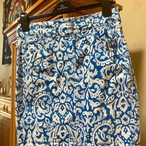 Old Navy casual stretch skirt with pockets and kick pleat.